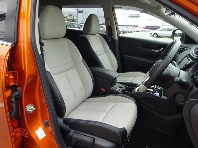 ニッサン　エクストレイル　２ＷＤ