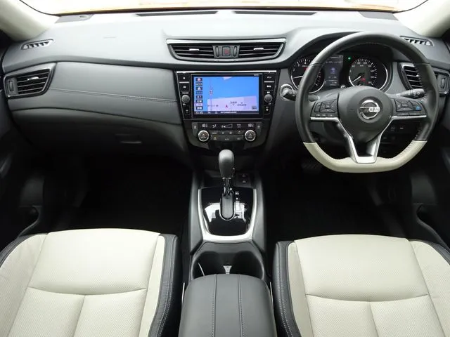 ニッサン　エクストレイル　２ＷＤ