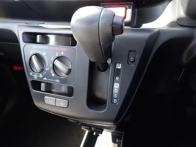 ダイハツ　ミラ　イース