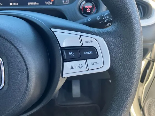 ホンダ　フィット　ｅ：ＨＥＶ　４ＷＤ