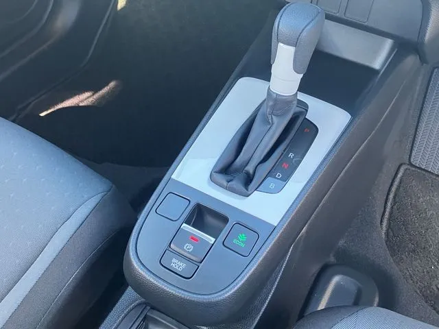 ホンダ　フィット　ｅ：ＨＥＶ　４ＷＤ