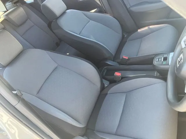 ホンダ　フィット　ｅ：ＨＥＶ　４ＷＤ