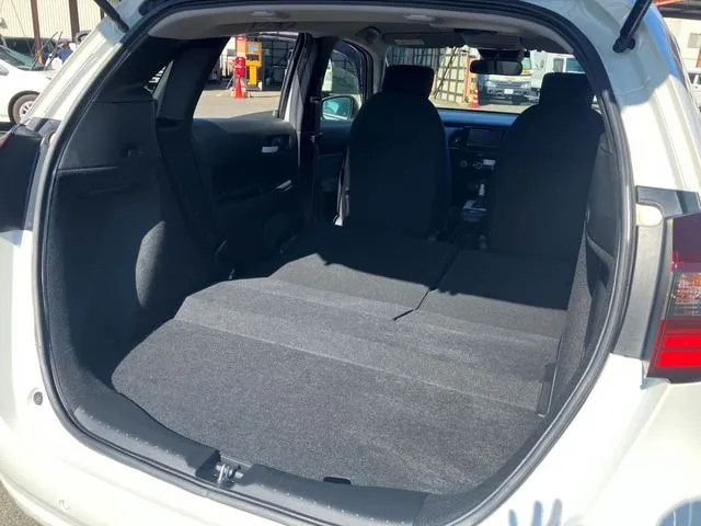 ホンダ　フィット　ｅ：ＨＥＶ　４ＷＤ