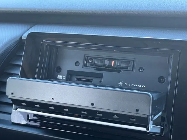 ホンダ　フィット　ｅ：ＨＥＶ　４ＷＤ