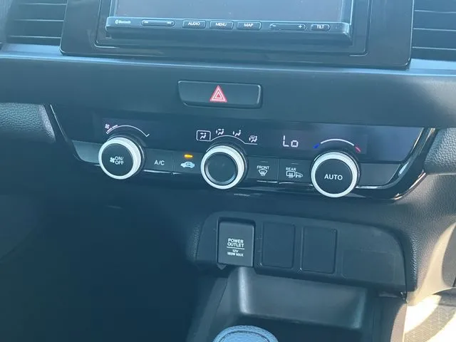 ホンダ　フィット　ｅ：ＨＥＶ　４ＷＤ