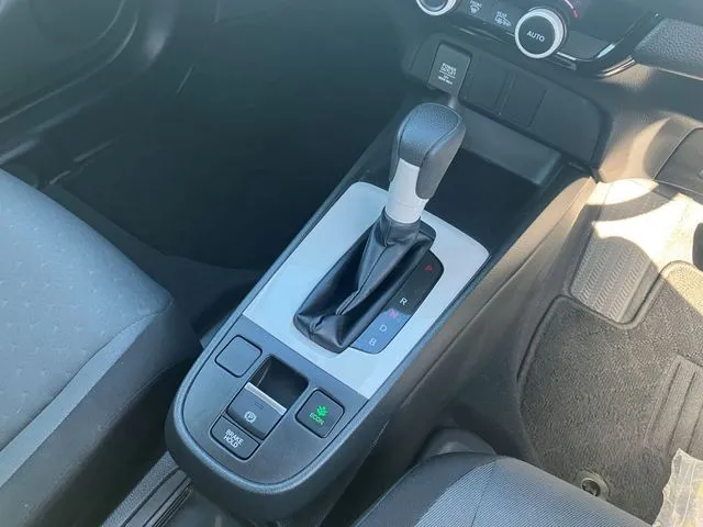 ホンダ　フィット　ｅ：ＨＥＶ　４ＷＤ