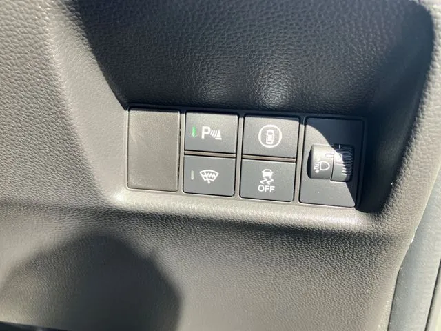 ホンダ　フィット　ｅ：ＨＥＶ　４ＷＤ