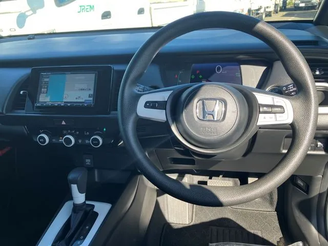 ホンダ　フィット　ｅ：ＨＥＶ　４ＷＤ