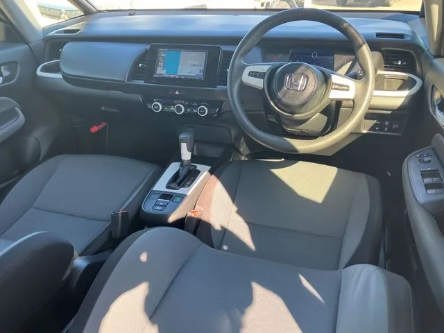 ホンダ　フィット　ｅ：ＨＥＶ　４ＷＤ