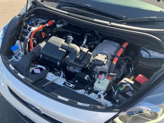 ホンダ　フィット　ｅ：ＨＥＶ　４ＷＤ