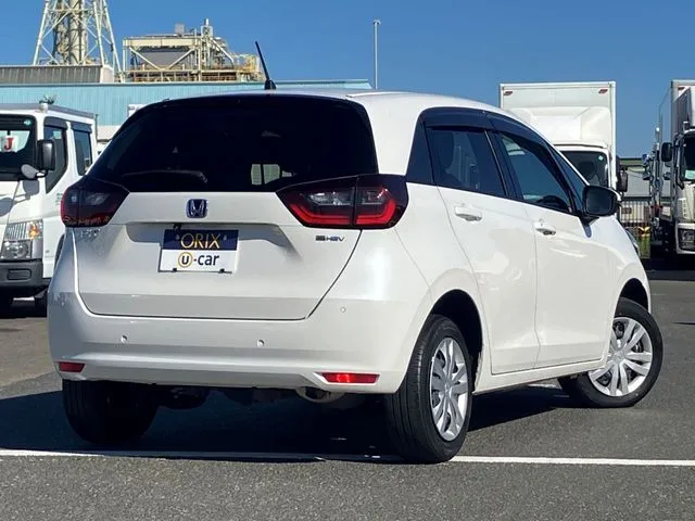 ホンダ　フィット　ｅ：ＨＥＶ　４ＷＤ