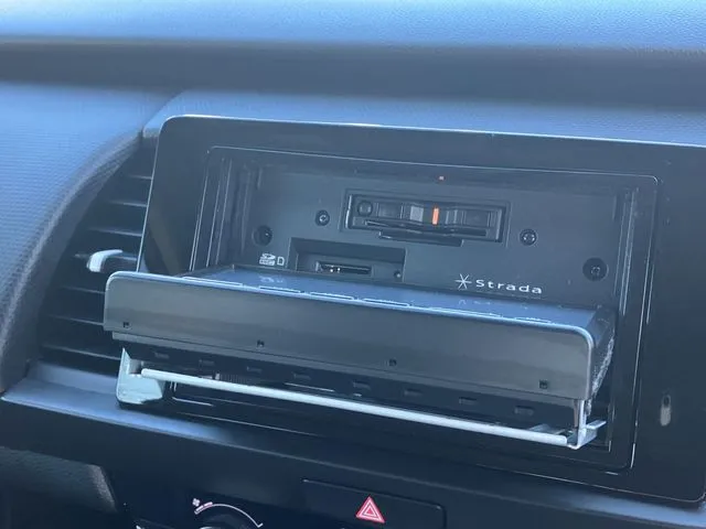 ホンダ　フィット　ｅ：ＨＥＶ　４ＷＤ