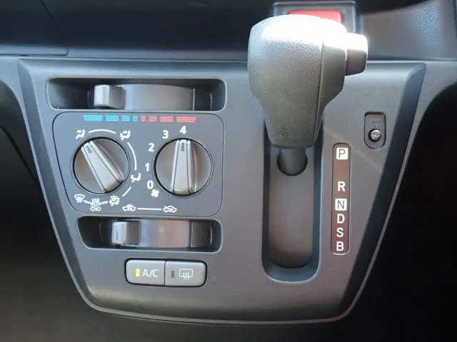 ミラ　イース（ダイハツ）の車両写真