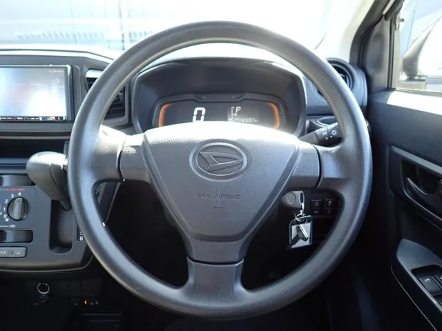 ミラ　イース（ダイハツ）の車両写真