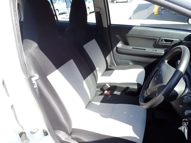 ミラ　イース（ダイハツ）の車両写真