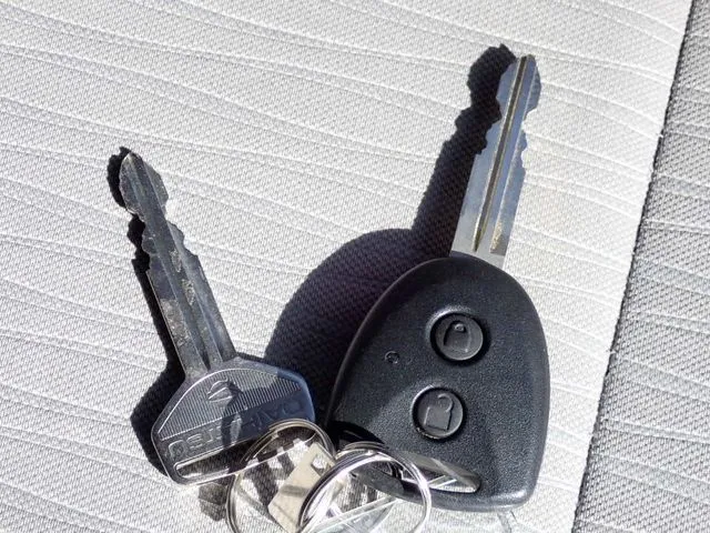 ミラ　イース（ダイハツ）の車両写真