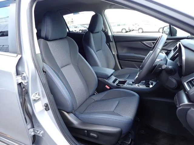 ＳＵＢＡＲＵ　ＸＶ　ハイブリッド（スバル）の車両写真