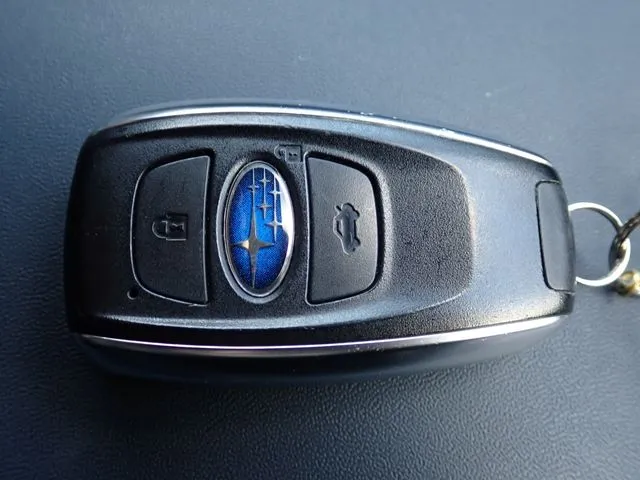 ＳＵＢＡＲＵ　ＸＶ　ハイブリッド（スバル）の車両写真