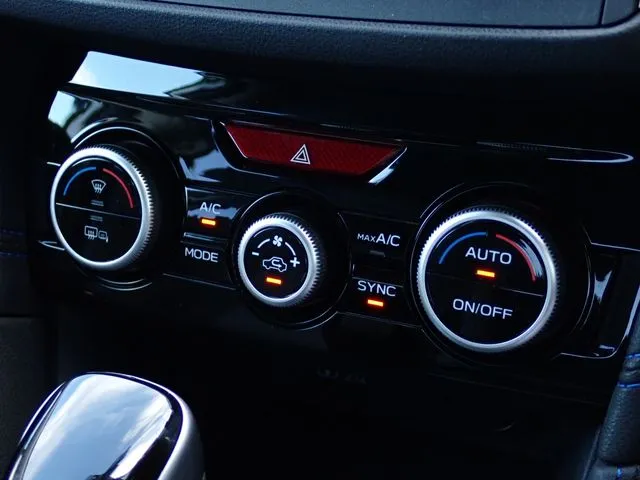 ＳＵＢＡＲＵ　ＸＶ　ハイブリッド（スバル）の車両写真