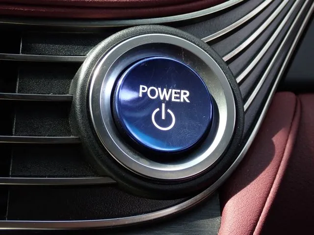 トヨタ　レクサス　ＬＳ５００ｈ　４ＷＤ