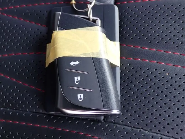 トヨタ　レクサス　ＬＳ５００ｈ　４ＷＤ