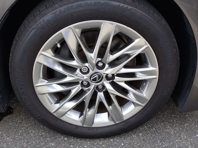 トヨタ　レクサス　ＬＳ５００ｈ　４ＷＤ