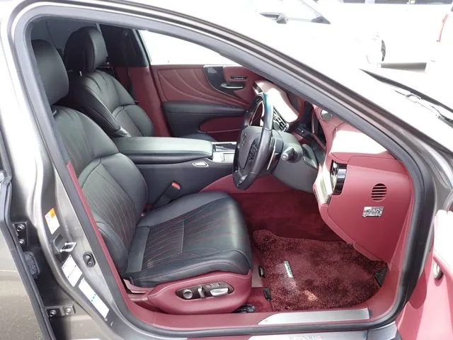 トヨタ　レクサス　ＬＳ５００ｈ　４ＷＤ