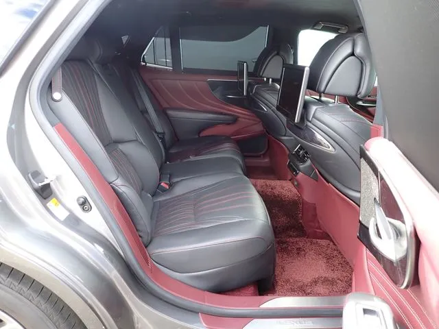 トヨタ　レクサス　ＬＳ５００ｈ　４ＷＤ