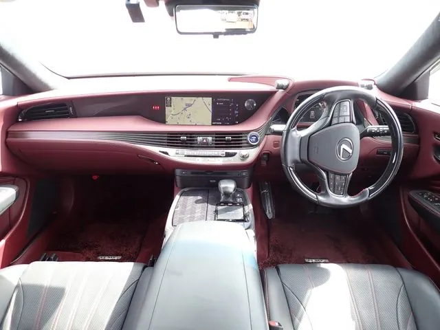 トヨタ　レクサス　ＬＳ５００ｈ　４ＷＤ