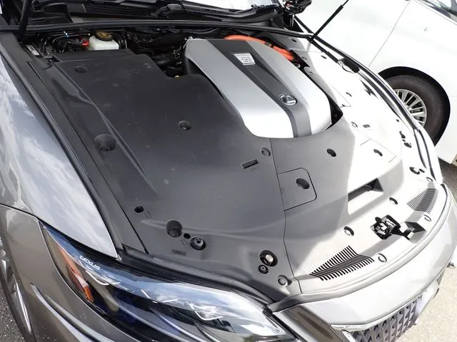 トヨタ　レクサス　ＬＳ５００ｈ　４ＷＤ