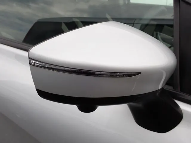 ノート(ニッサン)の車両写真