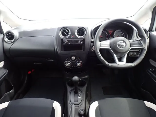 ノート(ニッサン)の車両写真