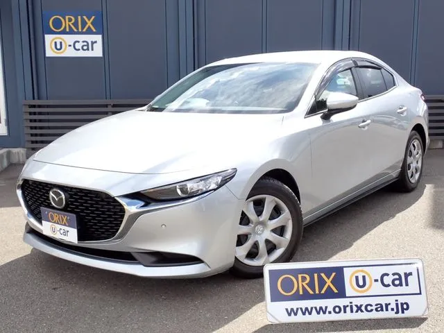 マツダ　ＭＡＺＤＡ３　セダン