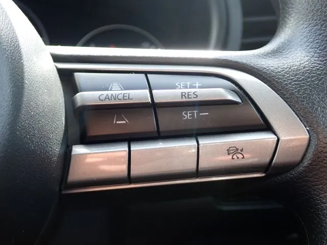 ＭＡＺＤＡ３　セダン（マツダ）の車両写真