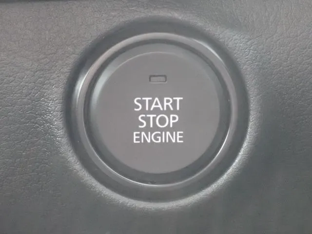 ＭＡＺＤＡ３　セダン（マツダ）の車両写真