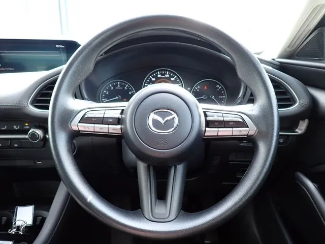 ＭＡＺＤＡ３　セダン（マツダ）の車両写真