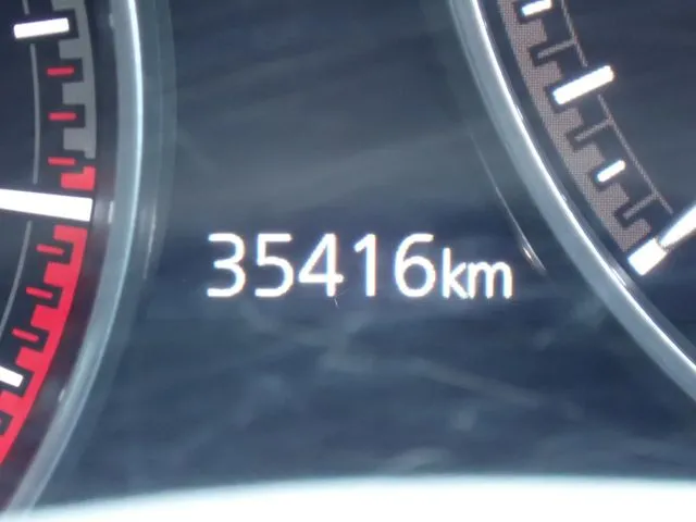 ＭＡＺＤＡ３　セダン（マツダ）の車両写真