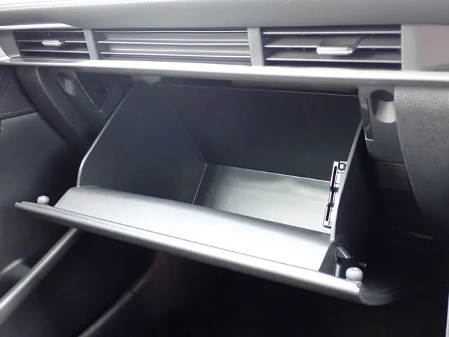 ＭＡＺＤＡ３　セダン（マツダ）の車両写真