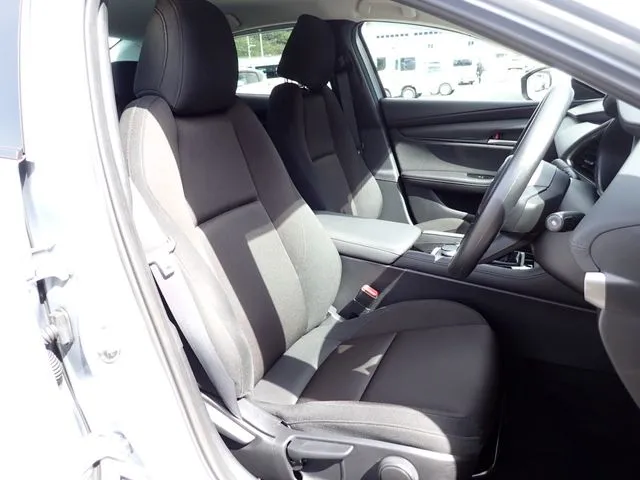 ＭＡＺＤＡ３　セダン（マツダ）の車両写真