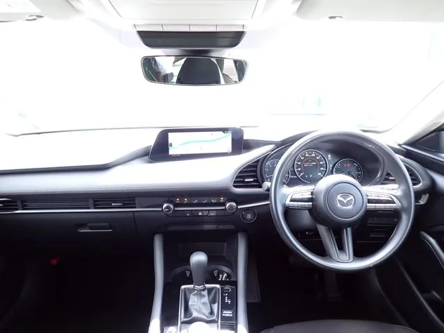 ＭＡＺＤＡ３　セダン（マツダ）の車両写真