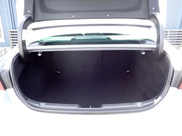 ＭＡＺＤＡ３　セダン（マツダ）の車両写真