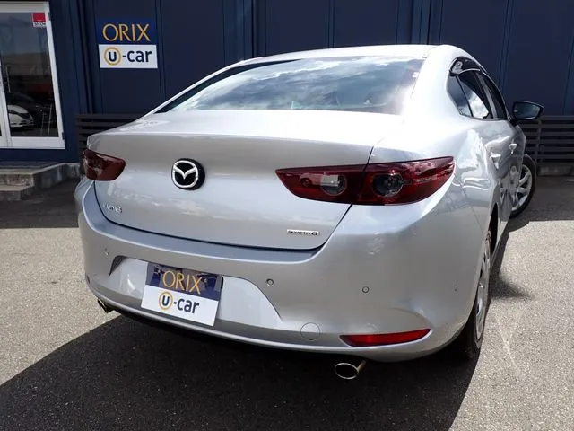 ＭＡＺＤＡ３　セダン（マツダ）の車両写真
