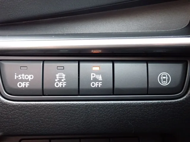 ＭＡＺＤＡ３　セダン（マツダ）の車両写真