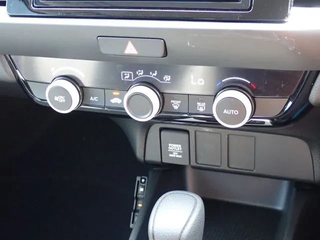 フィット　ｅ：ＨＥＶ（ホンダ）の車両写真