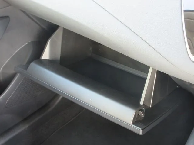 トヨタ　カローラ　ツーリング　ハイブリッド４ＷＤ