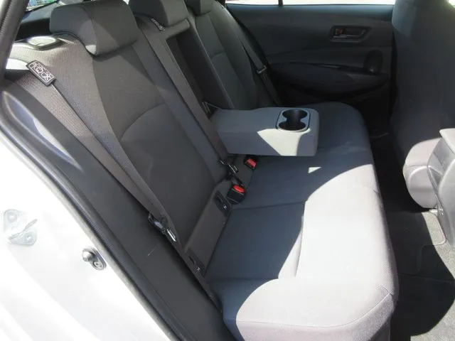 トヨタ　カローラ　ツーリング　ハイブリッド４ＷＤ