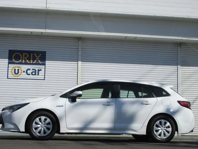 トヨタ　カローラ　ツーリング　ハイブリッド４ＷＤ