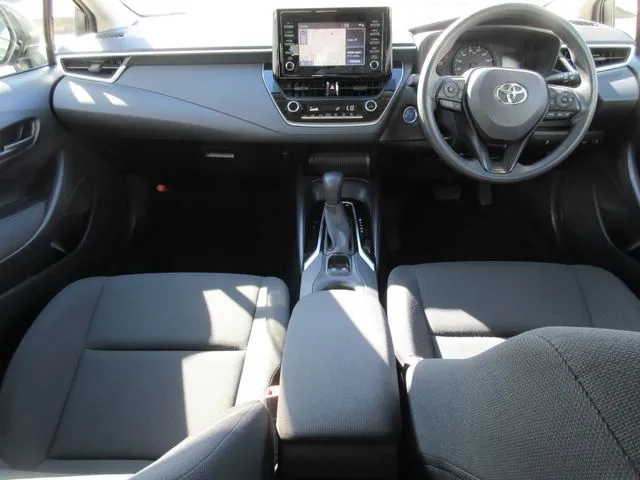 トヨタ　カローラ　ツーリング　ハイブリッド４ＷＤ