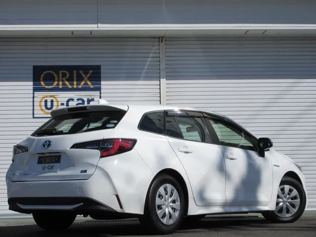 トヨタ　カローラ　ツーリング　ハイブリッド４ＷＤ