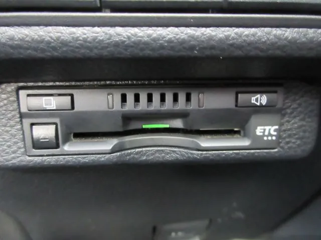 トヨタ　カローラ　ツーリング　ハイブリッド４ＷＤ